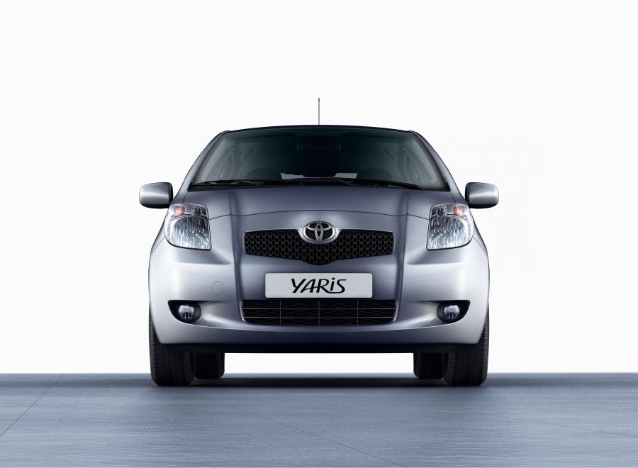  Toyota Yaris 2005 года  (фото 45 из 165)